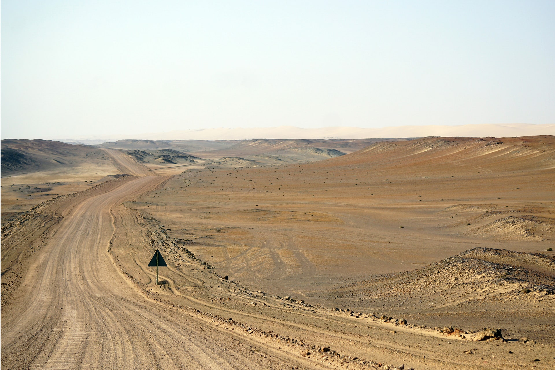 Skeleton-Coast-Lichen-Fields-Namibia-off-road-tracks